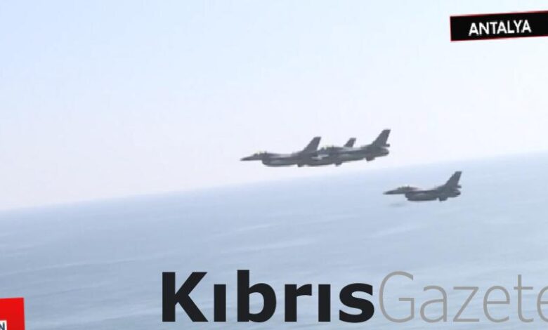 antalyada savas ucaklari gosteri ucusu yapti Ws1IiJWE