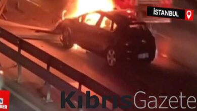 avcilarda kaza sonrasi yanan otomobili birakip kactilar bRcxbHUD
