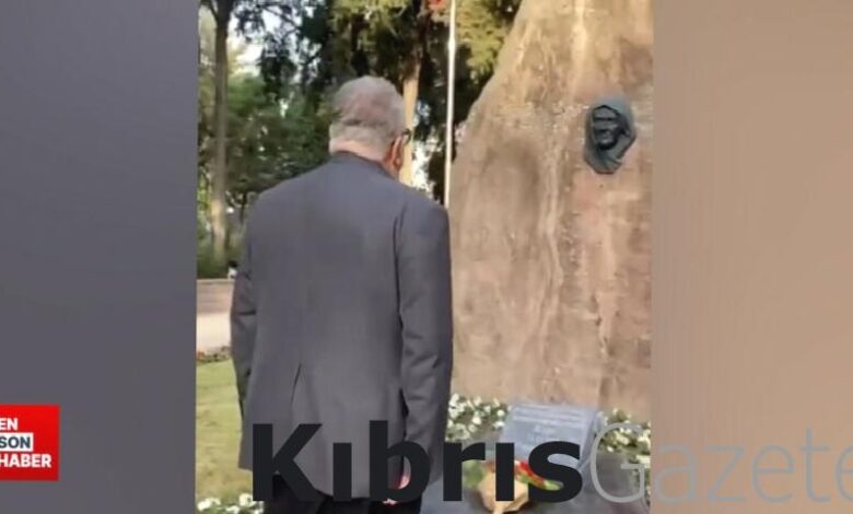 celal sengor zubeyde hanim heykeliyle konustu dvAscxpA