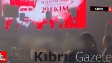 cumhuriyeti kutlamayan ozcan denize catal bicakli protesto WJsrnlba