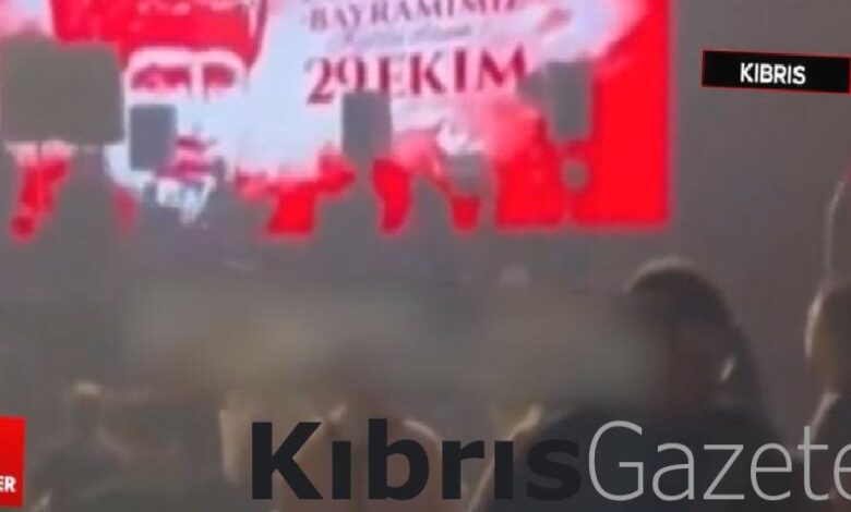 cumhuriyeti kutlamayan ozcan denize catal bicakli protesto WJsrnlba