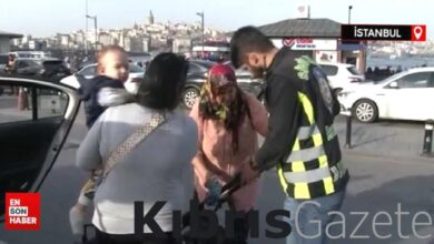 Eminönü'nde taksi bulamayan ailenin yardımına polis yetişti 2 eminonunde taksi bulamayan ailenin yardimina polis yetisti az822WPd