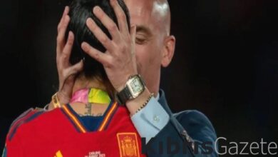 FIFA'dan kadın futbolcuyu öpen Rubiales'e men cezası 3 fifadan kadin futbolcuyu open rubialese men cezasi lzl5d77V