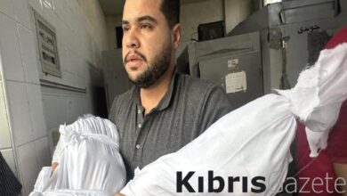 Gazze'de aileler cenazeleri teslim alıyor! Hastane önlerinde yoğun kalabalık oluştu... 5 gazzede aileler cenazeleri teslim aliyor hastane onlerinde yogun kalabalik olustu ZeSFsdsG