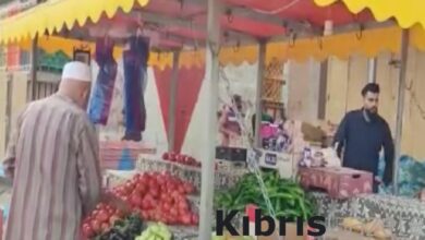 gazzede dukkanlari bombalanan esnaf urunlerini sokakta sariyor dhkywyEn