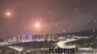 Hamas'ın fırlattığı roketler Demir Kubbe sistemini aşarak İsrail'in başkenti Tel Aviv'e düştü 2 hamasin firlattigi roketler demir kubbe sistemini asarak israilin baskenti tel avive dustu vZjFmrIp