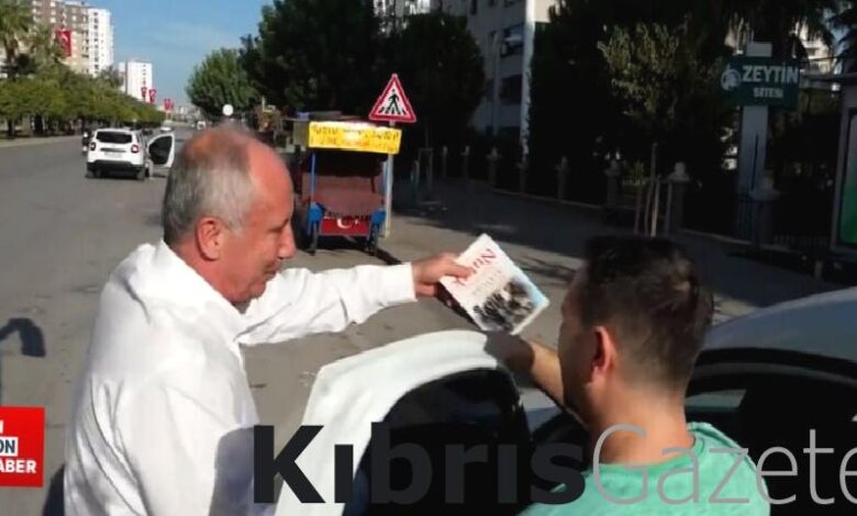 muharrem ince cumhuriyet bayraminda depremzedelere nutuk dagitti kH9qOa57