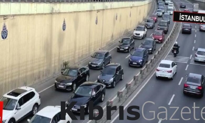 sariyerde patlayan su borusu nedeniyle trafik yogunlugu olustu sL3MK7zV