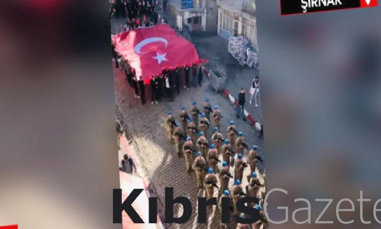 sirnak sokaklarinda cumhuriyet coskusu komando ile halk birlikte yurudu pT5HWauV