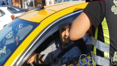 taksi denetiminde ilginc an polis durdurmayinca kendisi durdu DjpGsRvS