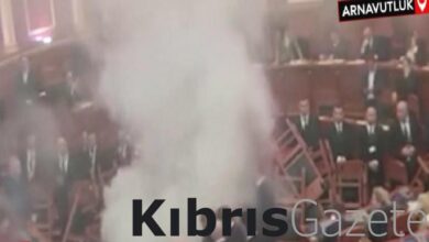 arnavutluk parlamentosunda sis bombasi atildi FC9GTFHc