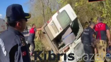 Bartın'da, yolcu minibüsü devrilip yol kenarındaki ağaca çarptı 6 bartinda yolcu minibusu devrilip yol kenarindaki agaca carpti WDMnI2l5