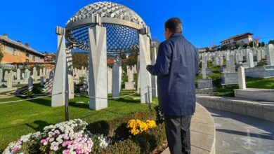 Başbakan Üstel, Bosna Hersek’te Kovaçi Şehitliğini ziyaret etti 1 basbakan ustel bosna hersekte kovaci sehitligini ziyaret etti 8fznGhI3