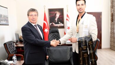 basbakan ustel top model of universe dunya ikincisi olan ali sarikayayi kabul etti HlHChhkc