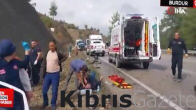 burdurda 3 aracli zincirleme kaza fg34uF8M