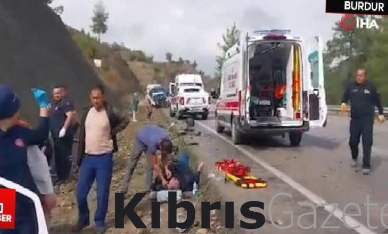 burdurda 3 aracli zincirleme kaza fg34uF8M