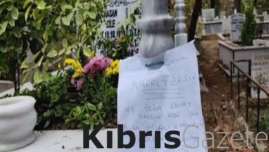 bursada babasinin mezarindan cicek calan hirsiza not birakti YNY2iM1d