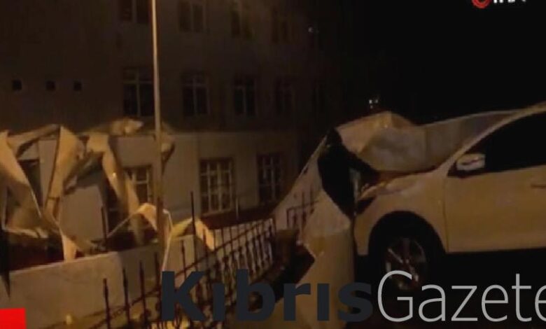 bursada okulun catisi araclarin uzerine uctu jRlq5rO2