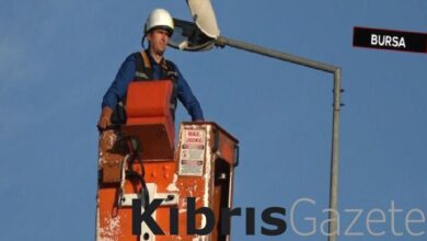 bursada yerden 18 metre yukseklikte ataya saygi durusu J4WKDruC