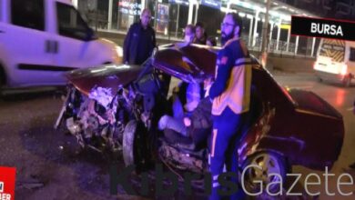 bursarayin duvarina carpan aractaki iki kisi yaralandi 6A2hJz1U