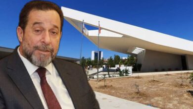 denktas anit mezarin atil halde birakilmasina isyan ediyorum 68kKVX5x