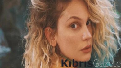 farah zeynep abdullahtan surpriz paylasimi rolu geregi tesetture girdi MT6L7qJ2