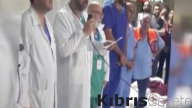 Filistinli doktor cenazelerin arasında basın toplantısı yaptı 2 filistinli doktor cenazelerin arasinda basin toplantisi yapti P2IRWGDy