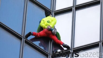 fransiz orumcek adam roberttan 161 metrelik kuleye tirmanis gazzeye dikkati cekti yLyr9s29