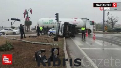 Gaziantep'te önündeki araca çarpmamak için fren yapan minibüs yan yattı 4 gaziantepte onundeki araca carpmamak icin fren yapan minibus yan yatti mrdTX4rR