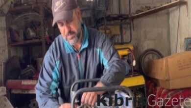 Gazze sakinleri, jeneratörlerini tamir ettirdi 3 gazze sakinleri jeneratorlerini tamir ettirdi gEzNjhkr