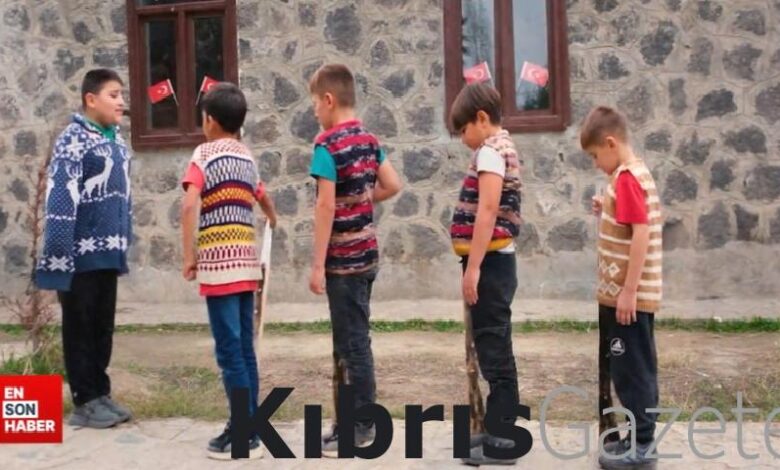 igdirda cocuklarin anitkabirdeki nobet degisimini canlandirmasi 2TmsYvUs