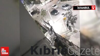 istanbulda elindeki pala ile yoldan gecenlere saldirdi FxRcMDmz