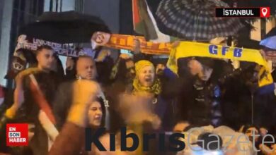istanbulda konsolosluk onunde toplanan taraftarlardan israil protestosu Mcd82XjI