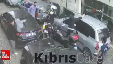 istanbulda polisten kacan motosikletli surucuden dayak yedi tAJeaL3Q