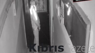 istanbulda siparis getirdigi apartmana idrarini yapan kurye kamerada 74V5jDQH