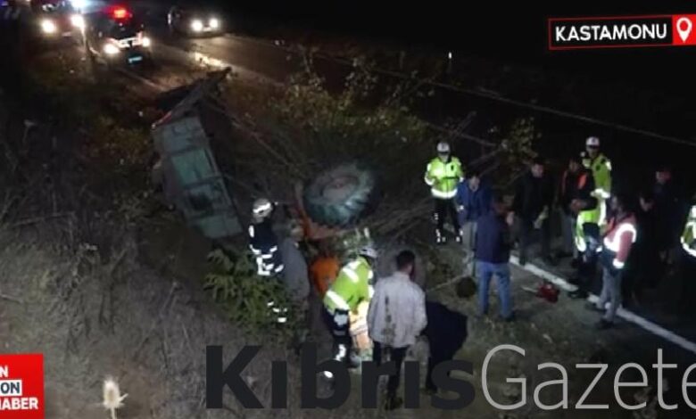 kastamonuda agac yuklu traktor ile carpisan kamyonet alev aldi AbD1IrpX