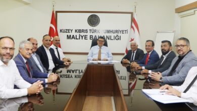 maliye bakani berova kibris turk belediyeler birligi baskani ozcinar ve yonetim kurulu uyelerini kabul PXXWvnZ4