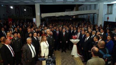 Meclis Başkanı Töre ve eşi Emel Töre, KKTC’nin 40. kuruluş yıldönümü resepsiyonu verdi 10 meclis baskani tore ve esi emel tore kktcnin 40 kurulus yildonumu resepsiyonu verdi tIzJOFSG