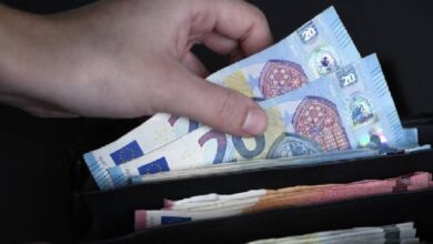 misafir olarak bulundugu evden para caldi s9J8p9ym
