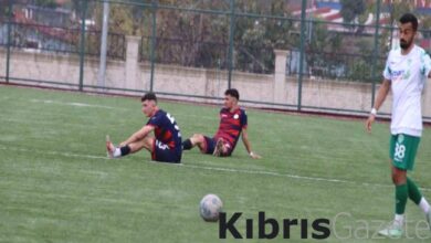 rize ozel idare ve cayeli karsilasmasinda olay futbolcular oturma eylemi yapti mlDH9vX9