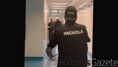 skandal gibi olay hakeme sinirlenen yonetici var odasini basti AsxFW52S