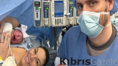 abdde cift rahimli kadin iki gunde iki bebek dogurdu RVy2FVbR