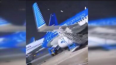 arjantinde siddetli ruzgar alandaki ucagi savurdu XEDCUlKZ