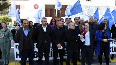 DAÜ’de örgütlü sendikalar Meclis önünde eylem yaptı 10 daude orgutlu sendikalar meclis onunde eylem yapti nke61Z2q