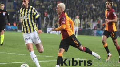 Derbide 3 futbolcu cezalı duruma düştü! 2 derbide 3 futbolcu cezali duruma dustu Mew9DKsx