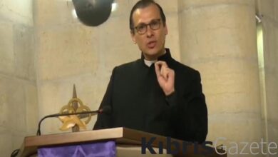 filistinli papaz munzir ishak soykirimdan sonra ozrunuzu kabul etmeyecegiz a5bTFcAO