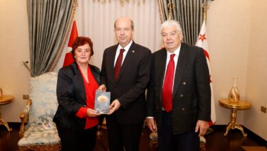 Öğretmen ve Yazar Canev Dinçer, Cumhurbaşkanı Ersin Tatar’a “Kıbrıs, İstanbul ve Benden Katarsis” isimli kitabını takdim etti 9 ogretmen ve yazar canev dincer cumhurbaskani ersin tatara kibris istanbul ve benden katarsis isimli NnNj7zhj