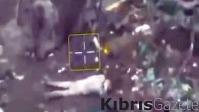 teslim olan 2 ukraynali askerin olduruldugu anlar brHYAd8V