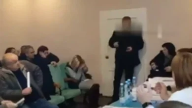 ukraynada yerel meclis toplantisinda bir milletvekili el bombalari patlatti k8nDKAL5