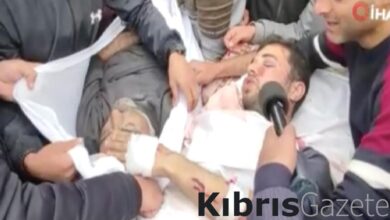yarali filistinli hayatini kaybeden babasina sedyede veda etti ZM77QnFr
